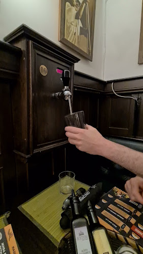 Ейл Хаус Център - Гастрономия и хотелиерство