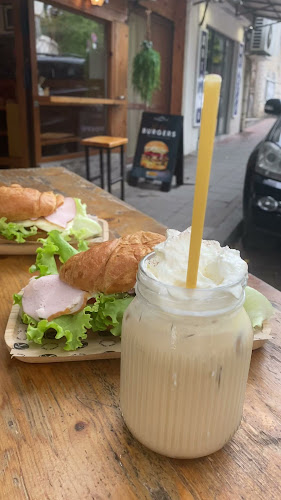 Opinii despre ВкусотéриЯ | cafe & burgers în Велико Търново - Гастрономия и хотелиерство