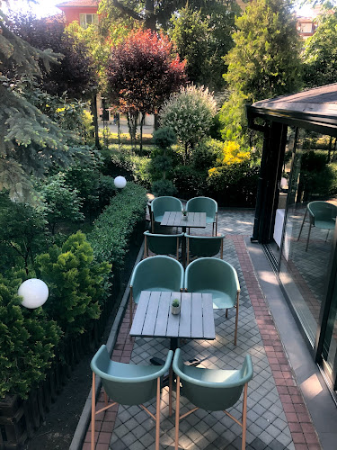 Opinii despre Gardens retro bar&café în Казанлък - Гастрономия и хотелиерство