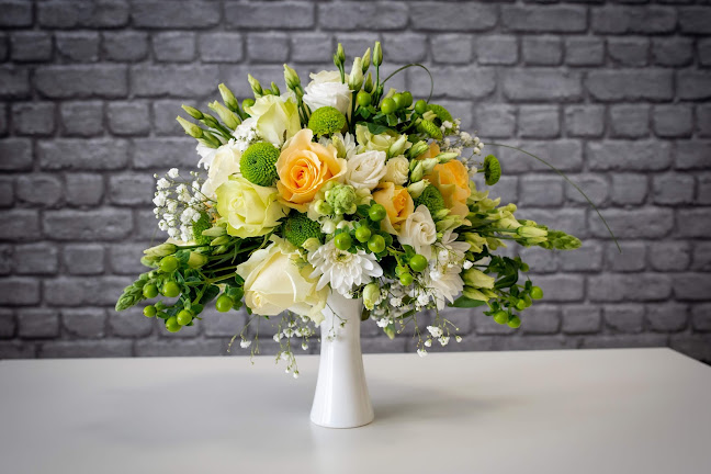 Opinii despre Магазин за цветя în Трявна - Гастрономия и хотелиерство