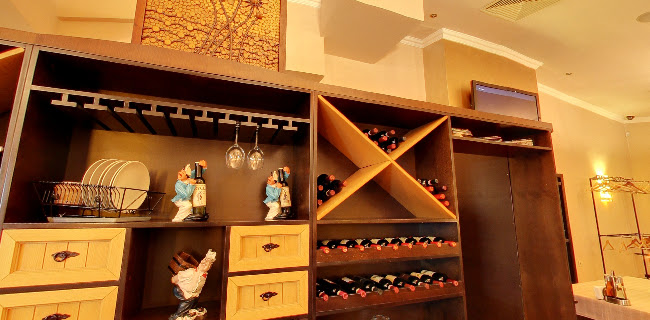 Къщата на Джиков - Гастрономия и хотелиерство