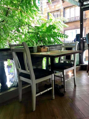 София център, ул. „Иван Денкоглу“ 17, 1000 София