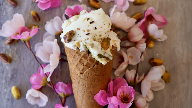 Complimenti - Coffee & Desserts | Декорирани торти, Сватбени торти, Сладолед, Кетъринг, Италианско кафе Пловдив