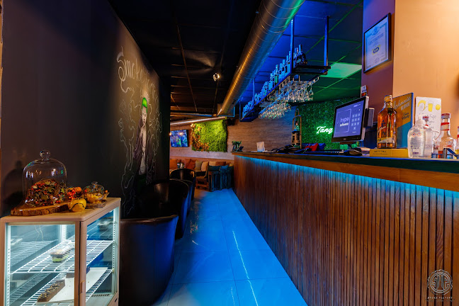 ул. „Иван Вазов“ 3 под УниКредит Булбанк, вход откъм, ул. „Вихрен“, 2600 Дупница