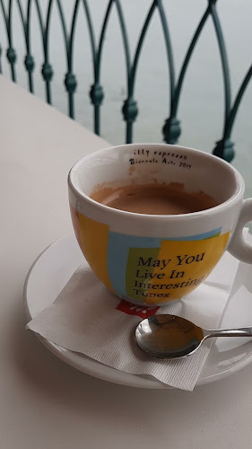 Opinii despre Macaron Cakes & Coffee în Балчик - Гастрономия и хотелиерство