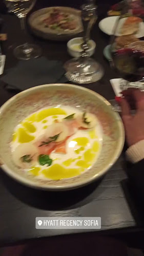 The Revolutionary Dining Room & Bar - Гастрономия и хотелиерство