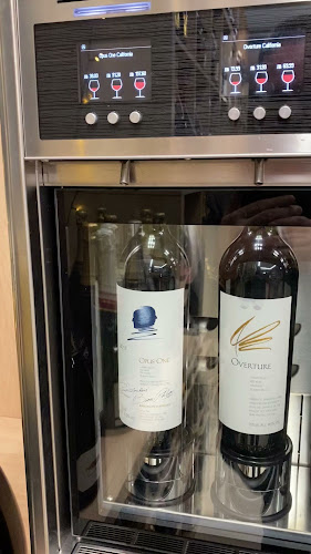 CHAMPAGNE wine shop & bar - София