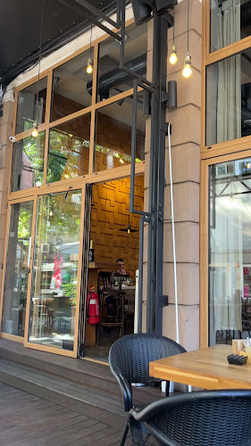 Ti Bar & Kitchen - ресторант и бар в Бургас - Бургас