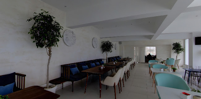 Амая Бийч - Гастрономия и хотелиерство