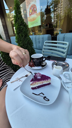 Кафе-сладкарница Захаро - Бургас, ЖК Изгрев