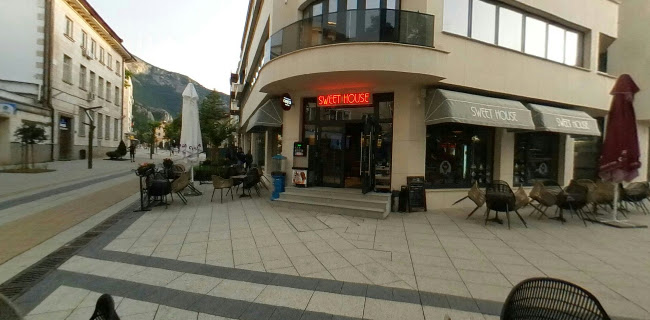 Sweet House Cafeteria