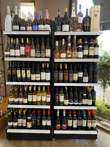 Enoteca Wine & Friends - Гастрономия и хотелиерство