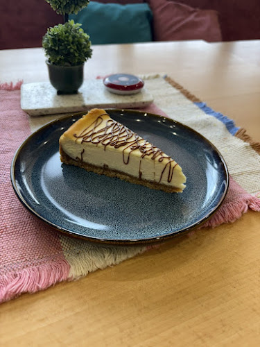 ж.к. Дружба 1, ул. „Тирана“ 17, 1582 София