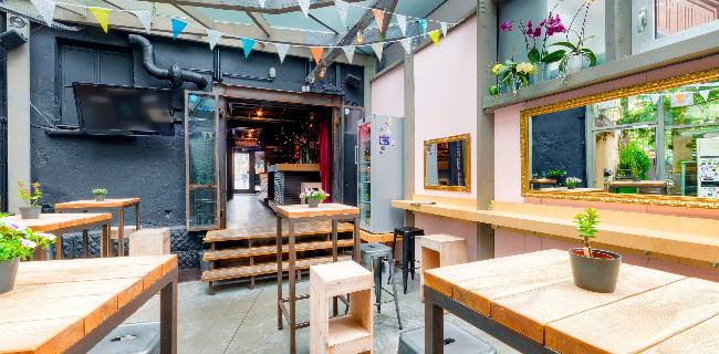 Канаал - Гастрономия и хотелиерство