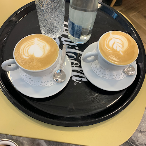 Opinii despre Complimenti - Coffee & Desserts | Декорирани торти, Сватбени торти, Сладолед, Кетъринг, Италианско кафе Пловдив în Пловдив - Гастрономия и хотелиерство