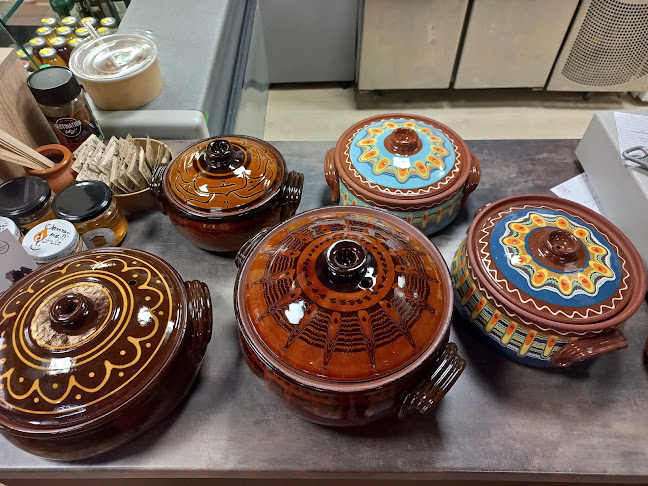 срещу входа на Технически университет - филиал Пловдив, ЦентърРайон Централен, ул. „Цанко Дюстабанов“ 25, 4000 Пловдив