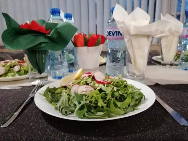 Opinii despre Кафе-ресторант "Канатица" în Чипровци - Гастрономия и хотелиерство