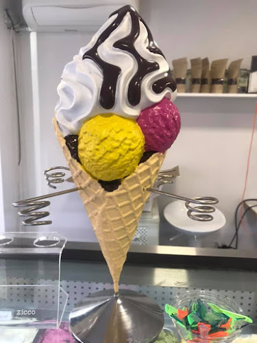 Pinguino - Gelateria - .Сладкарски магазин - Гастрономия и хотелиерство