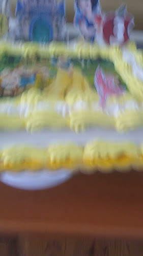 Opinii despre Кафе-сладкарница "Менар" în Доспат - Гастрономия и хотелиерство