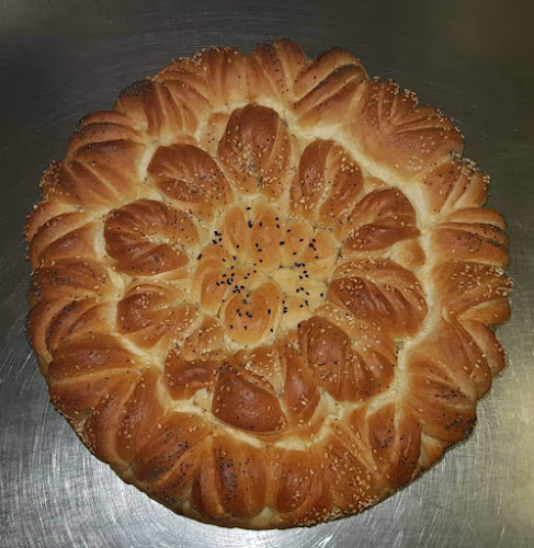 Хлебарница Куси| Пекарна на хляб, домашно производство закуски, сладки, питки по поръчка - Гастрономия и хотелиерство