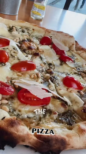 Ла Рокка бар и динър - Гастрономия и хотелиерство