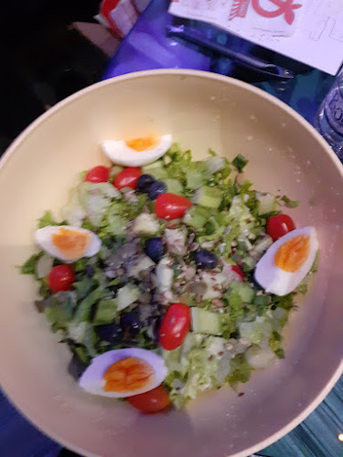 Кафе Queen- Жълтото - Гастрономия и хотелиерство