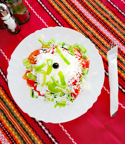 Ресторант край Реката - Гастрономия и хотелиерство