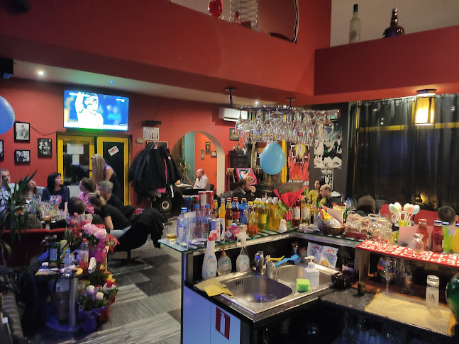 Кафе Queen- Жълтото - Гастрономия и хотелиерство