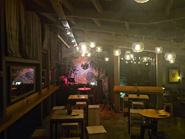 Канаал - Гастрономия и хотелиерство