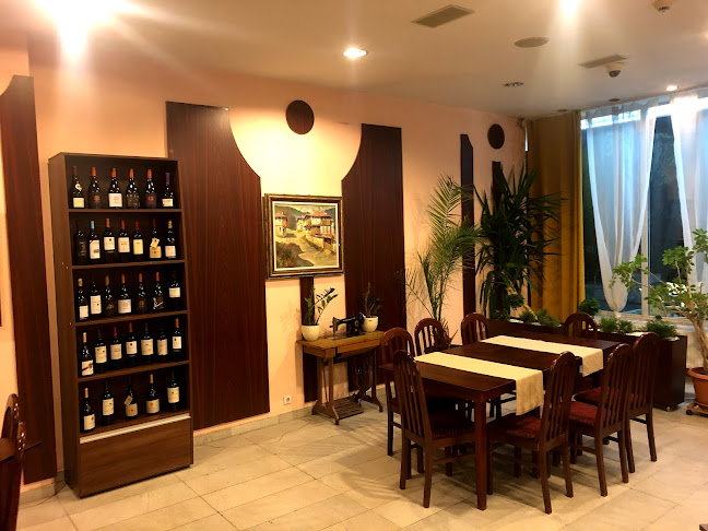 Momo's Kitchen - Гастрономия и хотелиерство