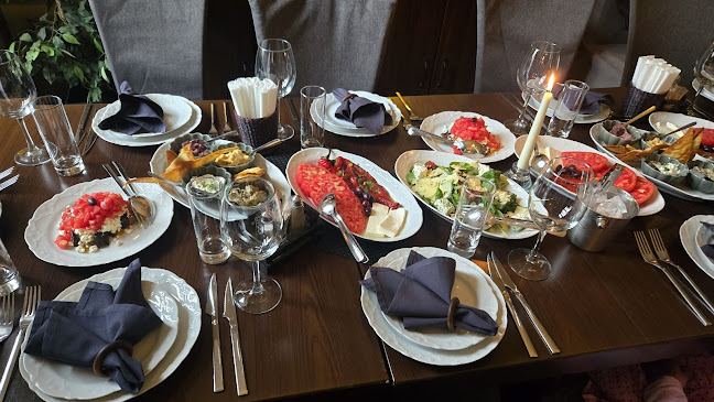 Егур Егур - Гастрономия и хотелиерство