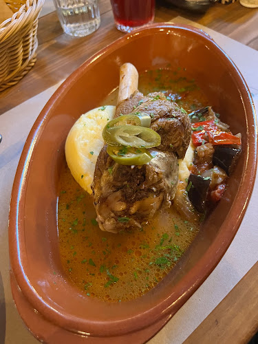 СалтанатПриморски, бул. „Княз Борис I-ви“ 126, 9010 Варна