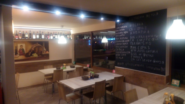 Бай Моне - Гастрономия и хотелиерство