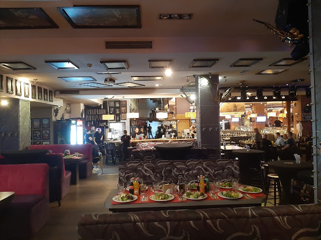 Куинс пъб Банско - Гастрономия и хотелиерство