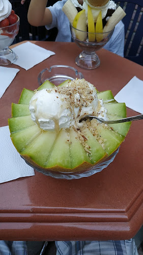 Стената - Гастрономия и хотелиерство