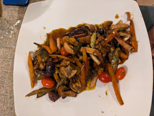 Елените - Гастрономия и хотелиерство