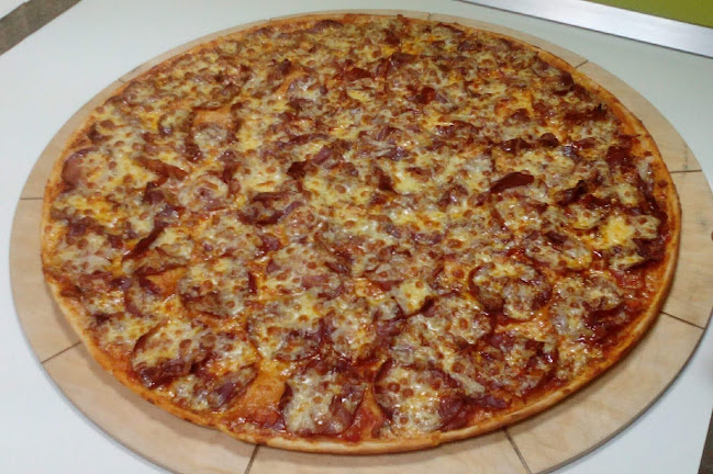 Пица Менн - Гастрономия и хотелиерство