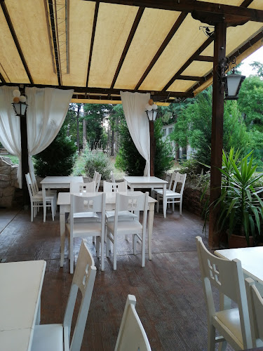 Хепи хаус - Гастрономия и хотелиерство