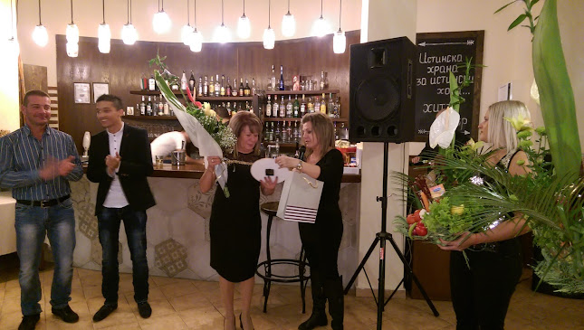 Хитър Петър - Гастрономия и хотелиерство