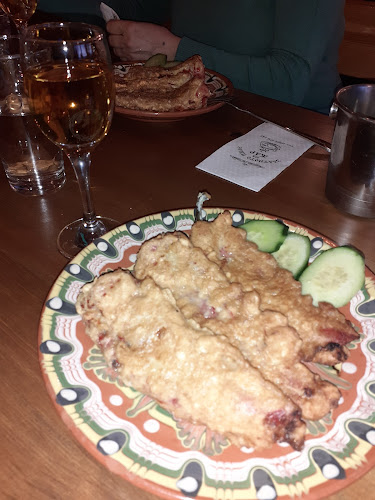 ресторант Златното пиле - Гастрономия и хотелиерство