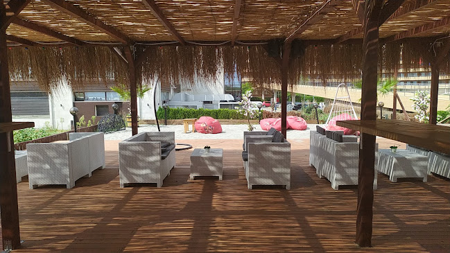 Opinii despre Caribi Beach Bar & Food Pomorie în Поморие - Гастрономия и хотелиерство