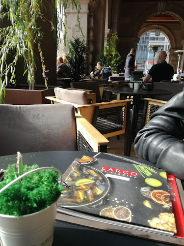 София център, бул. „Княгиня Мария Луиза“ 2, 1000 София