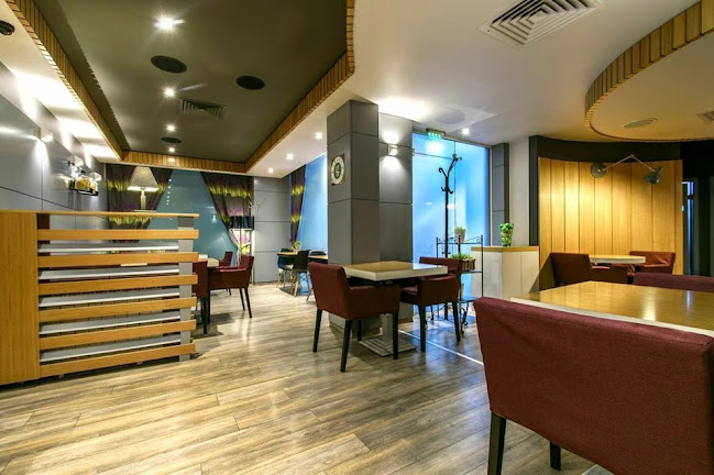 ж.к. Лозенец, бул. „Черни връх“ 32, 1407 София