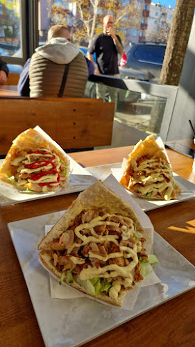 кв. Възрожденци, бул. „Христо Ботев“ 80, 6600 Кърджали