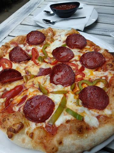 Двете халби - Гастрономия и хотелиерство