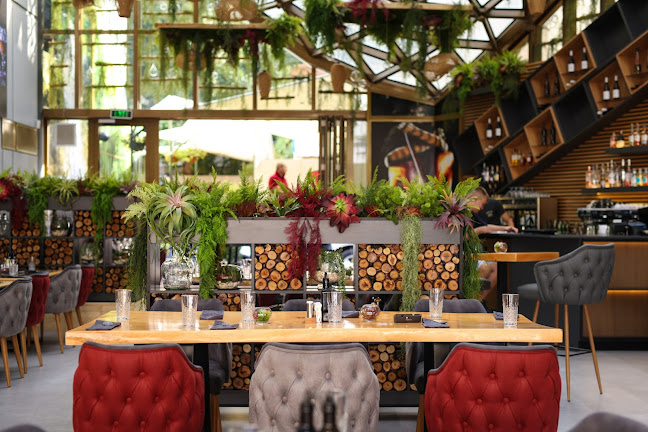 Plate Bar & Restaurant