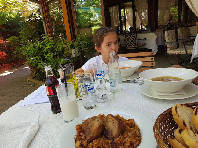 Вайрон Гардън - Гастрономия и хотелиерство