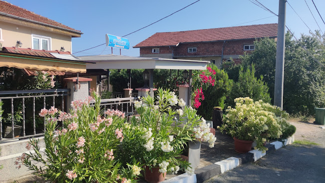 Дифанакис - Гастрономия и хотелиерство