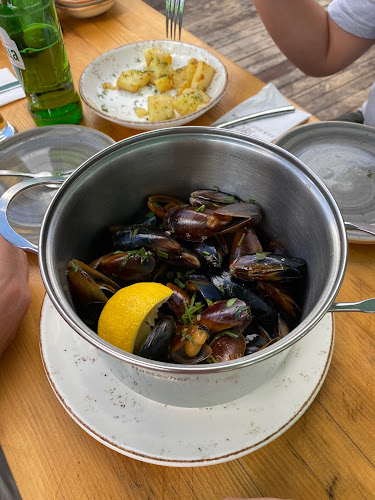 Старият мост - Гастрономия и хотелиерство