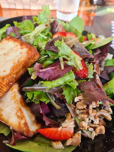 Кастело - Гастрономия и хотелиерство